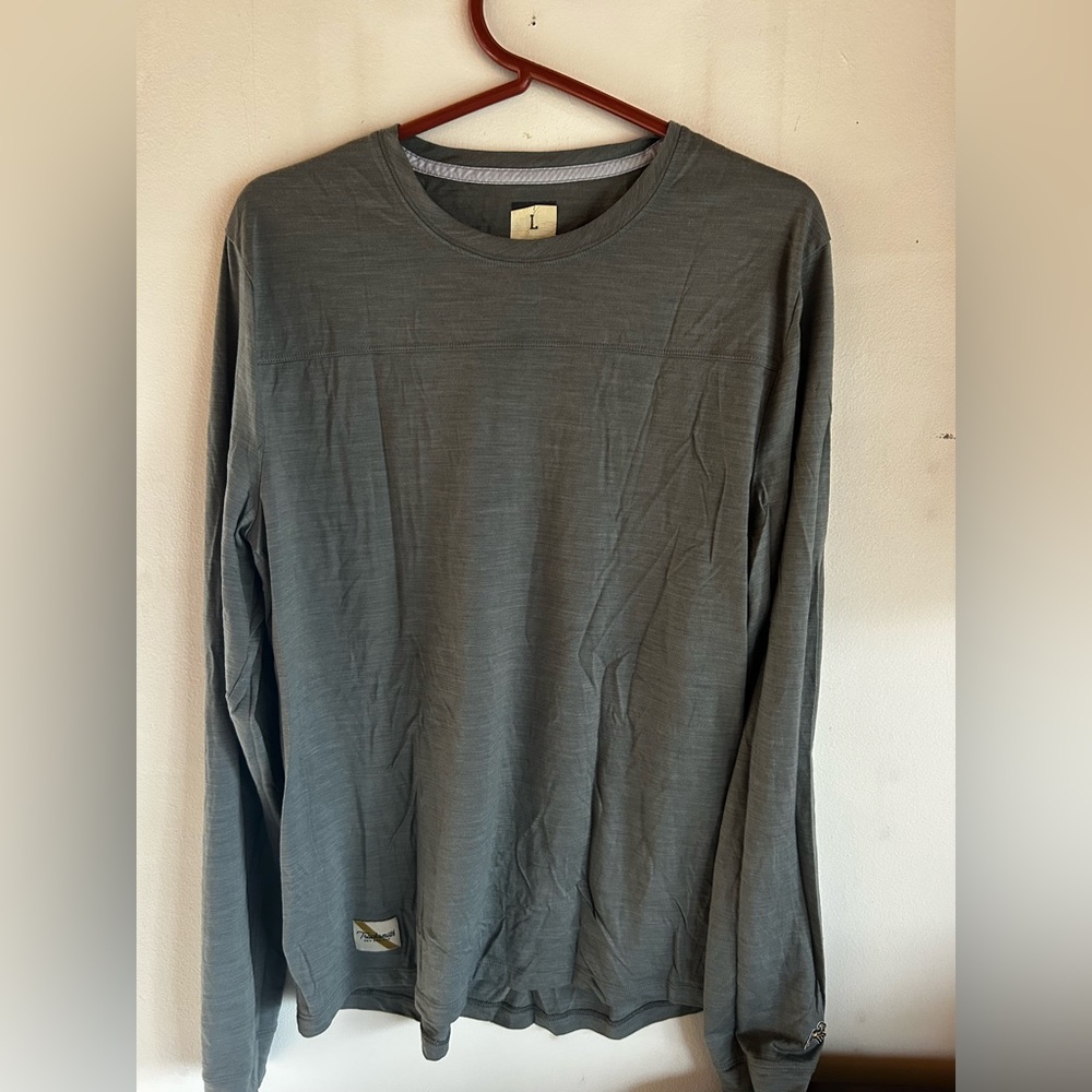 Tracksmith men’s harrier long sleeve gray size large
